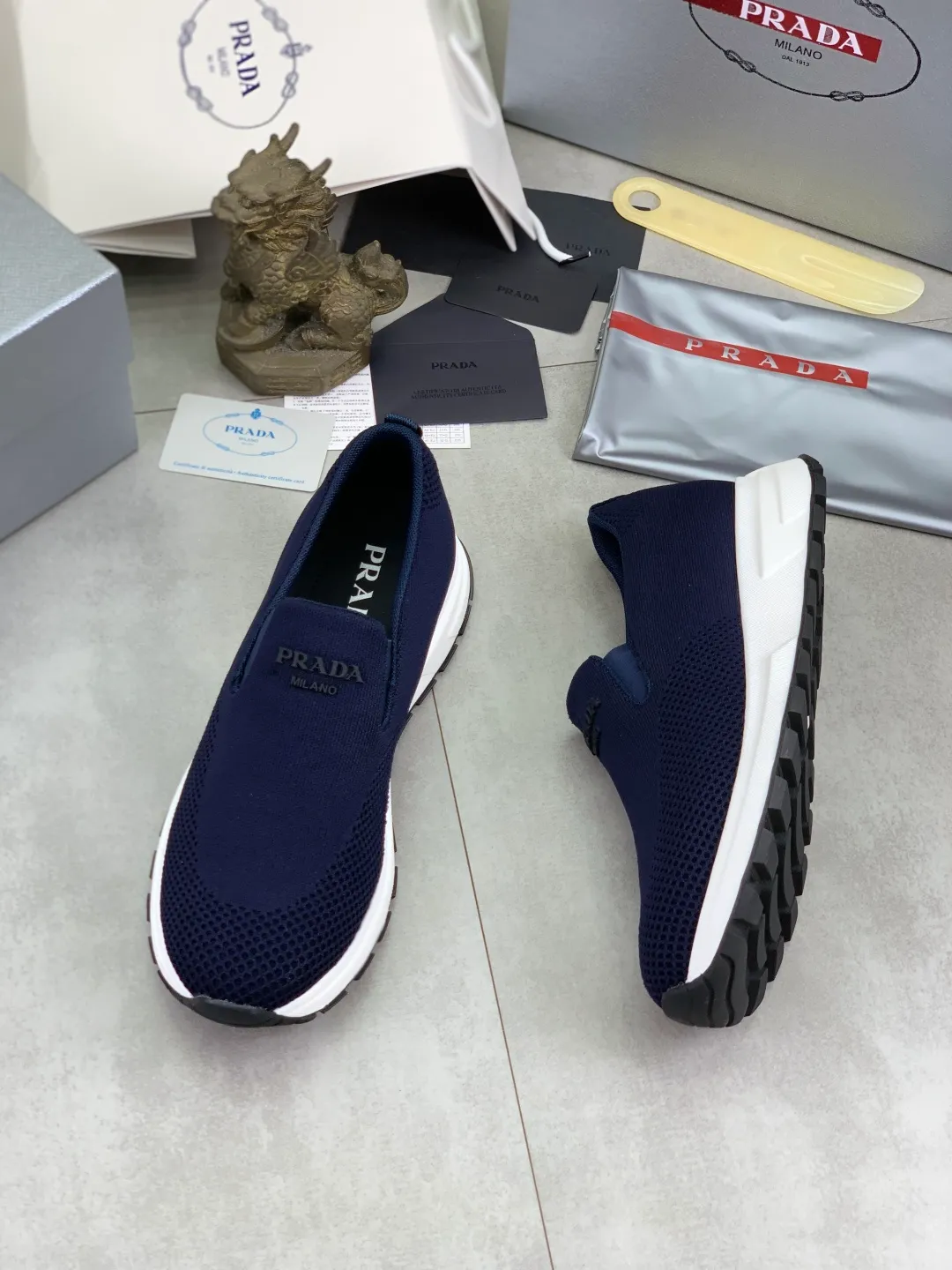Men's shoes 💰P560💰[New model] Flying weave series (summer must-have) is now available on the official website, 🆘 Trendy brand (Prada) mainly promotes popular models, avant-garde and versatile fashionable men's shoes, private version molding, cowhide surface splicing 1:1.. Simple fashion, original imported cowhide lining and cowhide feet; the atmosphere and personality are more fashionable, eye-catching and pursuing class. It will subvert the old idea and be a must-have for fashion trendsetters with you! Must keep it for yourself! High-end comfort and low-end, high-end quality workmanship. Size: 38-45 6️⃣colors available.